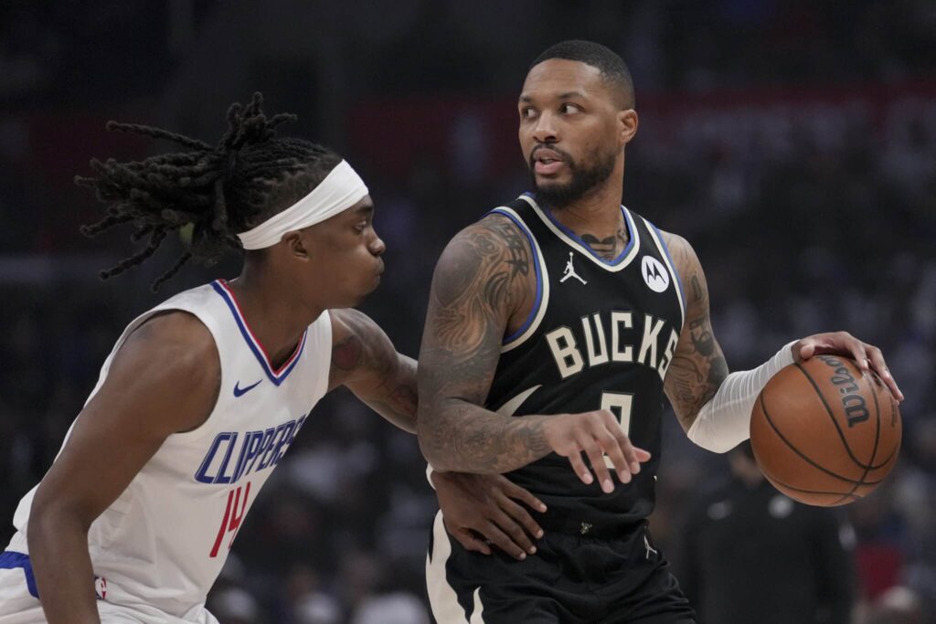 Clippers collapse as Damian Lillard scores 41 in Bucks victory - Los  Angeles Times
